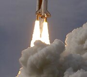 Amerikiečių erdvėlaivis &bdquo;Endeavour&ldquo;  pakilo i&scaron; &scaron;e&scaron;to karto