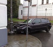 Taip atrodė automobilis &bdquo;Volkswagen Golf&ldquo;  po susidūrimo su stulpu