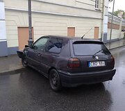 Taip atrodė automobilis &bdquo;Volkswagen Golf&ldquo;  po susidūrimo su stulpu
