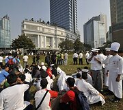 Indonezijoje prabangiuose vie&scaron;bučiuose &ndash; kruvini i&scaron;puoliai