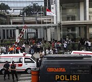 Indonezijoje prabangiuose vie&scaron;bučiuose &ndash; kruvini i&scaron;puoliai