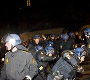 Protestuotojų susirėmimai su pareigūnais