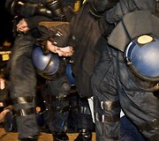 Protestuotojų susirėmimai su pareigūnais