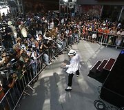 Michaelo Jacksono va&scaron;kinė skulptūra