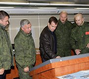 Medvedevas drauge su Luka&scaron;enka stebės karinių mokymų baigiamąjį etapą 