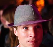 &bdquo;Stiprus, bet ne plieninis, i&scaron;auklėtas, bet ne savimi patenkintas, rūpestingas, tačiau ne vergi&scaron;kai paklusnus, jausmingas, bet ne sentimentalus, i&scaron;radingas, bet ne ekscentri&scaron;kas&ldquo;. Andrius