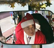 Autobusą vairuoja Kalėdų Senelis
