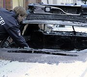 I&scaron;puoliai prie&scaron; policininkus
