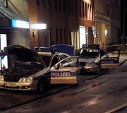 I&scaron;puoliai prie&scaron; policininkus