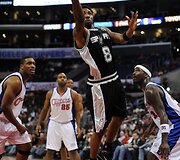 &bdquo;Clippers&ldquo; ir &bdquo;Spurs&ldquo; rungtynių akimirkos