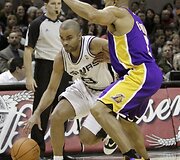 &bdquo;Lakers&ldquo; ir &bdquo;Spurs&ldquo; krep&scaron;ininkų dvikova 