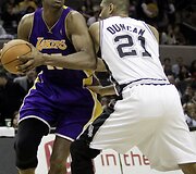 &bdquo;Lakers&ldquo; ir &bdquo;Spurs&ldquo; krep&scaron;ininkų dvikova 