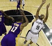 &bdquo;Lakers&ldquo; ir &bdquo;Spurs&ldquo; krep&scaron;ininkų dvikova 