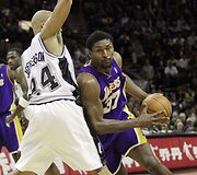 &bdquo;Lakers&ldquo; ir &bdquo;Spurs&ldquo; krep&scaron;ininkų dvikova 