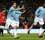  &bdquo;Manchester United&ldquo;  ir &bdquo;Manchester City&ldquo; dvikova
