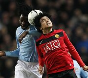  &bdquo;Manchester United&ldquo;  ir &bdquo;Manchester City&ldquo; dvikova