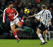 Londono &bdquo;Arsenal&ldquo; klubas neleidžia atitrūkti pirmenybių lyderiams