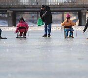 Tvenkiniai virto čiuožyklomis