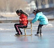 Tvenkiniai virto čiuožyklomis