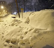 Sniegas ir toliau paralyžiuoja Niujorką