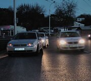 Policija sustabdė automobilį judrioje gatvėje