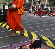 Protestuoja tūkstančiai tailandiečių
