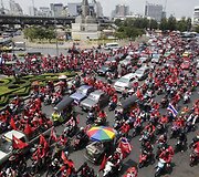 Protestuoja tūkstančiai tailandiečių