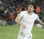 Stadiono darbuotojai atsuko laistymo įrangą