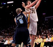&bdquo;Lakers&ldquo; pergalė