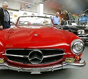 1962-ųjų &bdquo;Mercedes 190 SL&ldquo; roadsteris ir 1958-ųjų &bdquo;Chevrolet Corvette&ldquo; kabrioletas