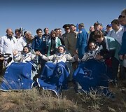 Rusijos kosmonautas Olegas Kotovas, Japonijos astronautas Soičis Nogučis ir JAV astronautas Timotis Krimeris