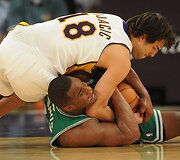 Bostono &bdquo;Celtics&ldquo; pergalė