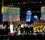 J.M.Santosas pakeis dvi kadencijas baigusį prezidentą Alvaro Uribe 