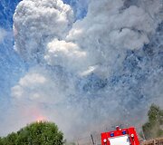Kinijos ugniagesiai su gaisru kovojo visą parą