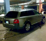 Ma&scaron;ina užtvėrė kelią požeminėje aik&scaron;telėje. Ją pavyko patraukti tik su policijos pagalba.