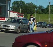 Denas užfiksavo automobilį ant geltonos linijos