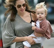 Angelina Jolie ir Salma Hayek &ndash; geriausios mamos