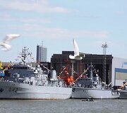 &Scaron;e&scaron;tadienį buvo galima apžiūrėti Karinių jūrų pajėgų laivus, susipažinti su kariuomenės ginkluote.
