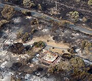 Tasmanijos salą vyraujant didžiulei kaitrai niokoja krūmynų gaisrai