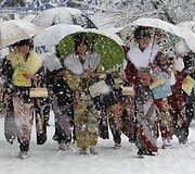 Japonijoje buvo &scaron;venčiama pilnametystės diena