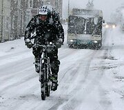 Didžiojoje Britanijoje gausus sniegas sutrikdė gyvenimą