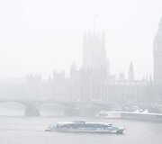 Didžiojoje Britanijoje gausus sniegas sutrikdė gyvenimą