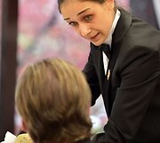 Rumunė Julia Scavo someljė konkurse taip pat ryžosi i&scaron;bandyti jėgas.