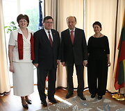 JAV ambasadoriaus rezidencijoje dviguba &scaron;ventė: JAV ambasadoriaus i&scaron;leistuvės ir JAV nepriklausomybės dienos mianėjimas