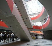 Vilniaus pramogų parko teritorijoje baigiamo statyti prekybos ir pramogų centro &bdquo;Ozas&ldquo; plėtotojai skaičiuoja dienas iki atidarymo.