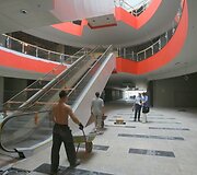 Vilniaus pramogų parko teritorijoje baigiamo statyti prekybos ir pramogų centro &bdquo;Ozas&ldquo; plėtotojai skaičiuoja dienas iki atidarymo.