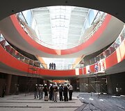 Vilniaus pramogų parko teritorijoje baigiamo statyti prekybos ir pramogų centro &bdquo;Ozas&ldquo; plėtotojai skaičiuoja dienas iki atidarymo.