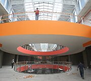 Vilniaus pramogų parko teritorijoje baigiamo statyti prekybos ir pramogų centro &bdquo;Ozas&ldquo; plėtotojai skaičiuoja dienas iki atidarymo.