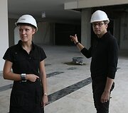 Vilniaus pramogų parko teritorijoje baigiamo statyti prekybos ir pramogų centro &bdquo;Ozas&ldquo; plėtotojai skaičiuoja dienas iki atidarymo.