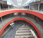 Vilniaus pramogų parko teritorijoje baigiamo statyti prekybos ir pramogų centro &bdquo;Ozas&ldquo; plėtotojai skaičiuoja dienas iki atidarymo.